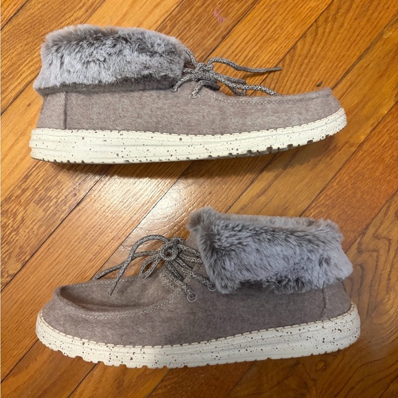 Cozy Faux-Fur Lined Women's Slip-On Casual Shoe - Picture 2 of 3